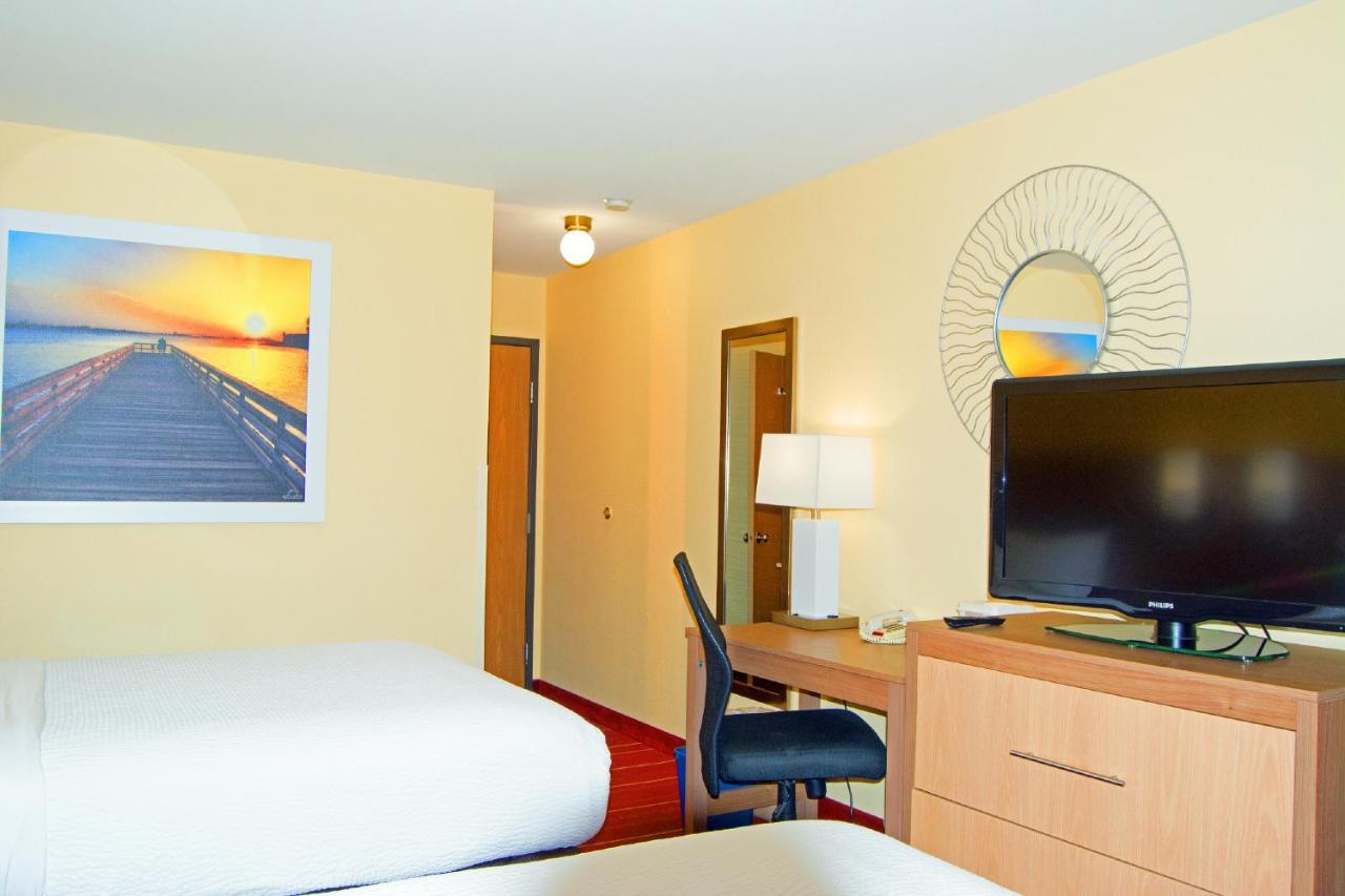 Days Inn By Wyndham Marquette Exterior photo