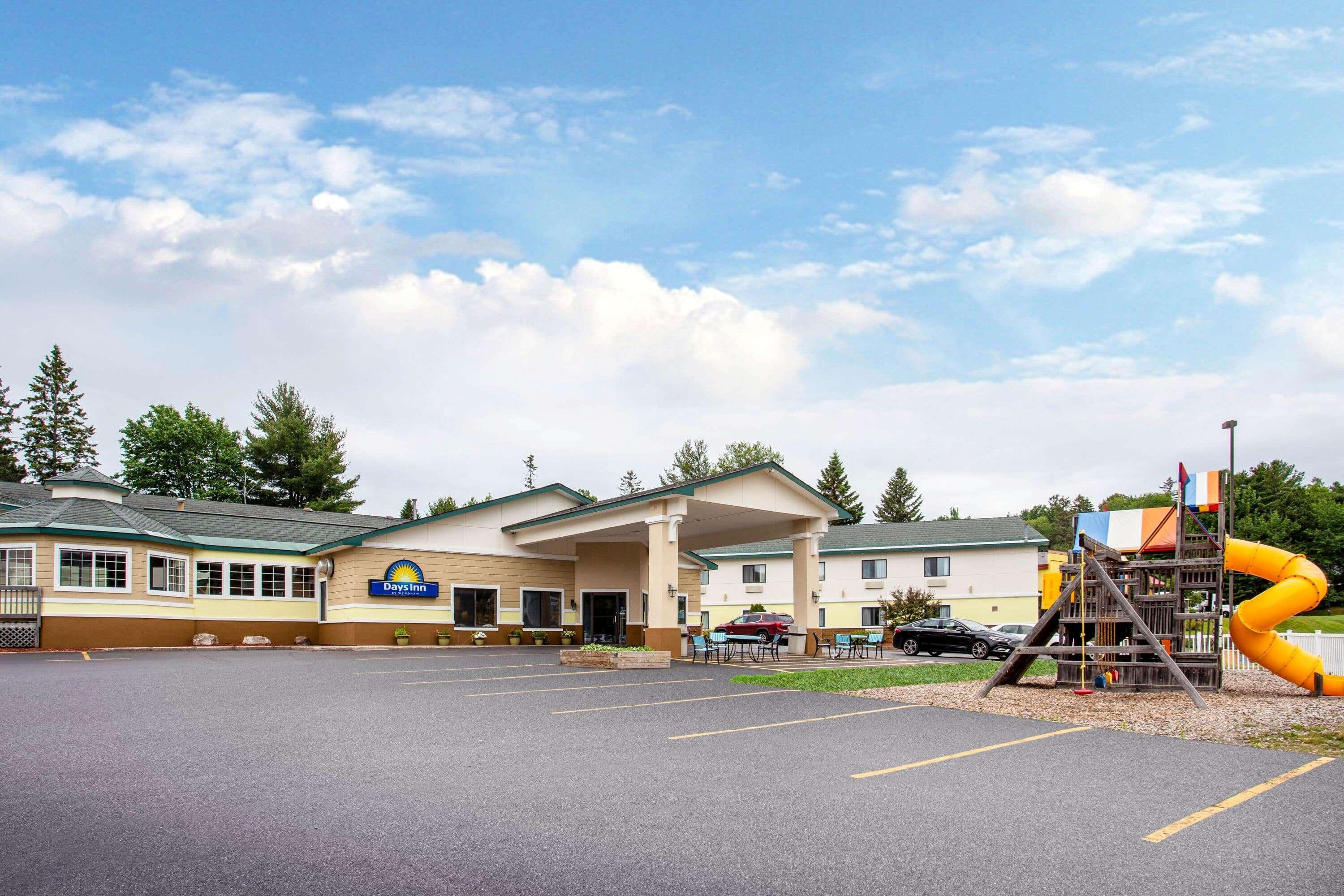 Days Inn By Wyndham Marquette Exterior photo